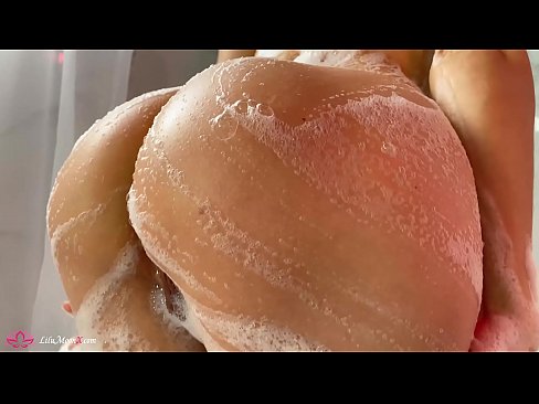 ❤️ Brunette Anapiga Pussy kwa Pussy kwa Vibrator hadi Orgasm kali katika Shower Fucking ❤